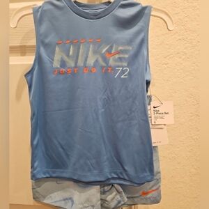 NIKE Boy's 2-piece Short Set Size 5 NWT